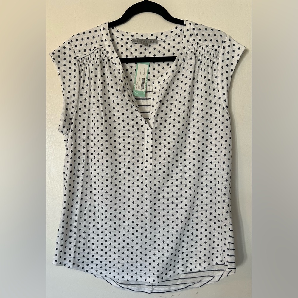Women’s L Daniel Rainn stitch fix top.